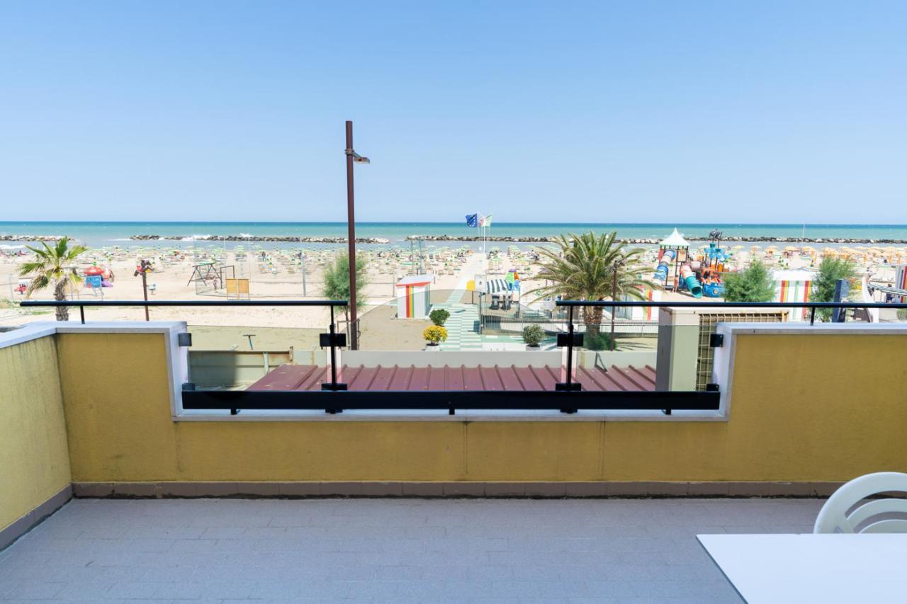 Appartamenti Montmartre Rimini Bagian luar foto