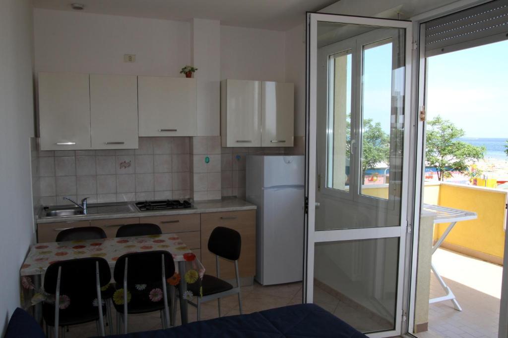 Appartamenti Montmartre Rimini Bagian luar foto