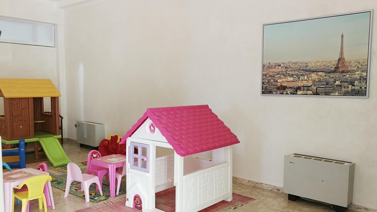 Appartamenti Montmartre Rimini Bagian luar foto