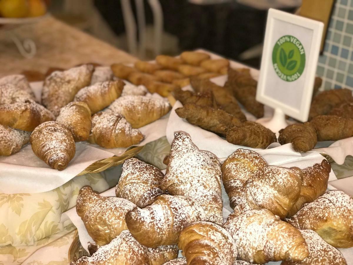 Appartamenti Montmartre Rimini Bagian luar foto